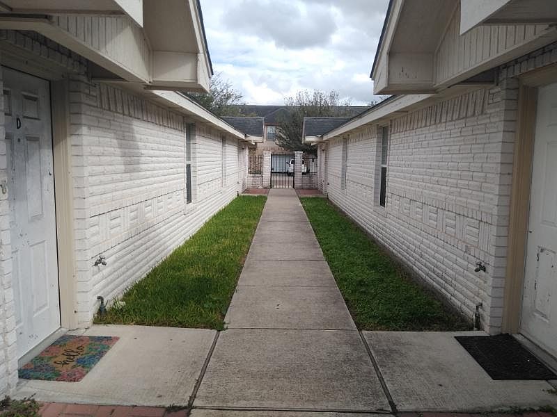 2nd image of 1603 Nassau St