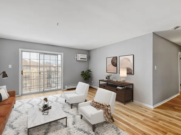 147 W Elk Trl APT 345, Carol Stream, IL 60188