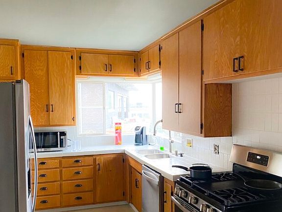 3rd image of 8180 Billowvista Dr #U4