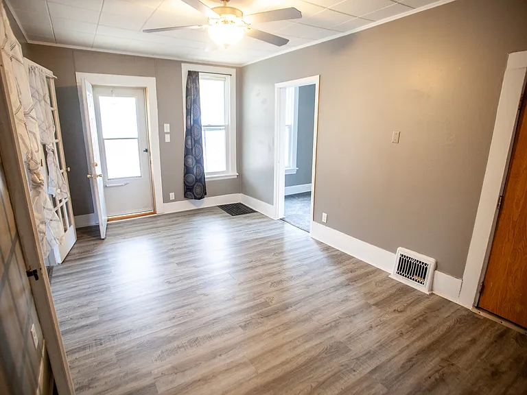 301 W Madison Ave — Photo 16