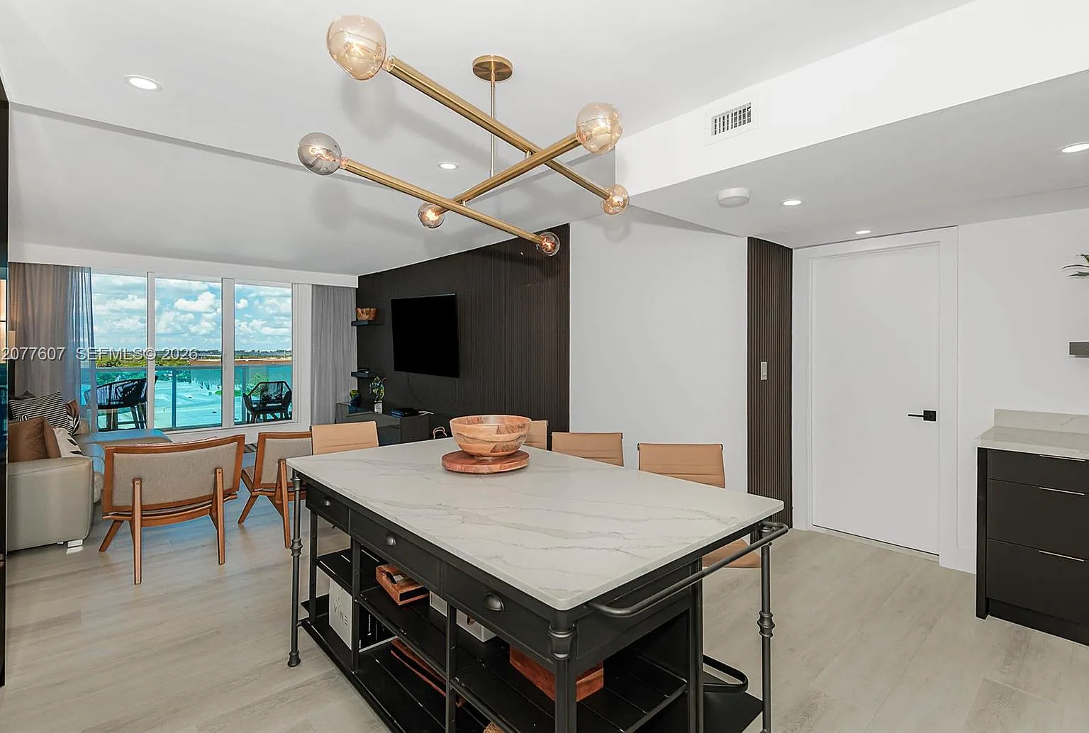 Roney Palace Condo — Photo 2