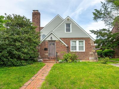 73 Radnor Road, Great Neck, NY, 11023