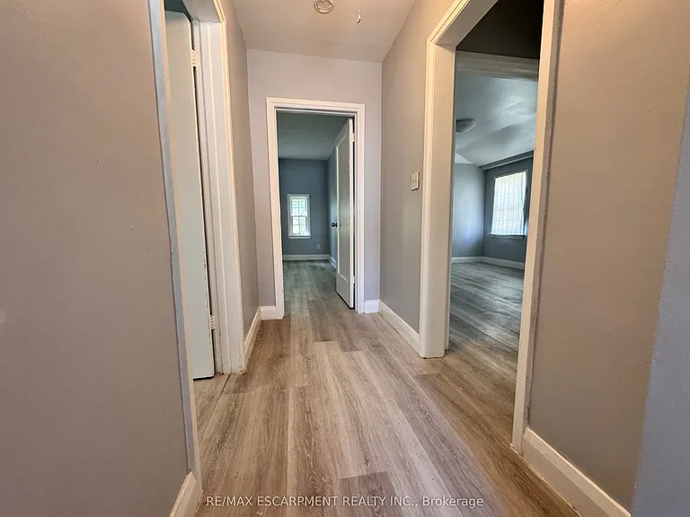 46 Plains Rd E #UPPER — Photo 11