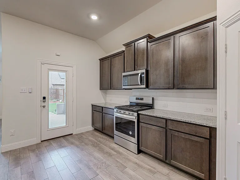 10925 Klondike Ln — Photo 15