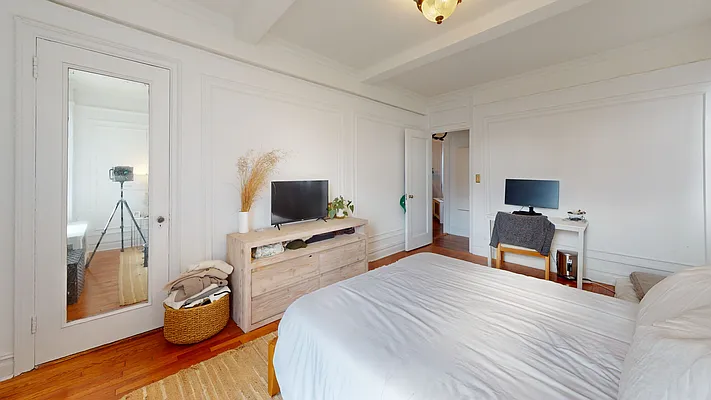 Rented by Bond New York | media 22