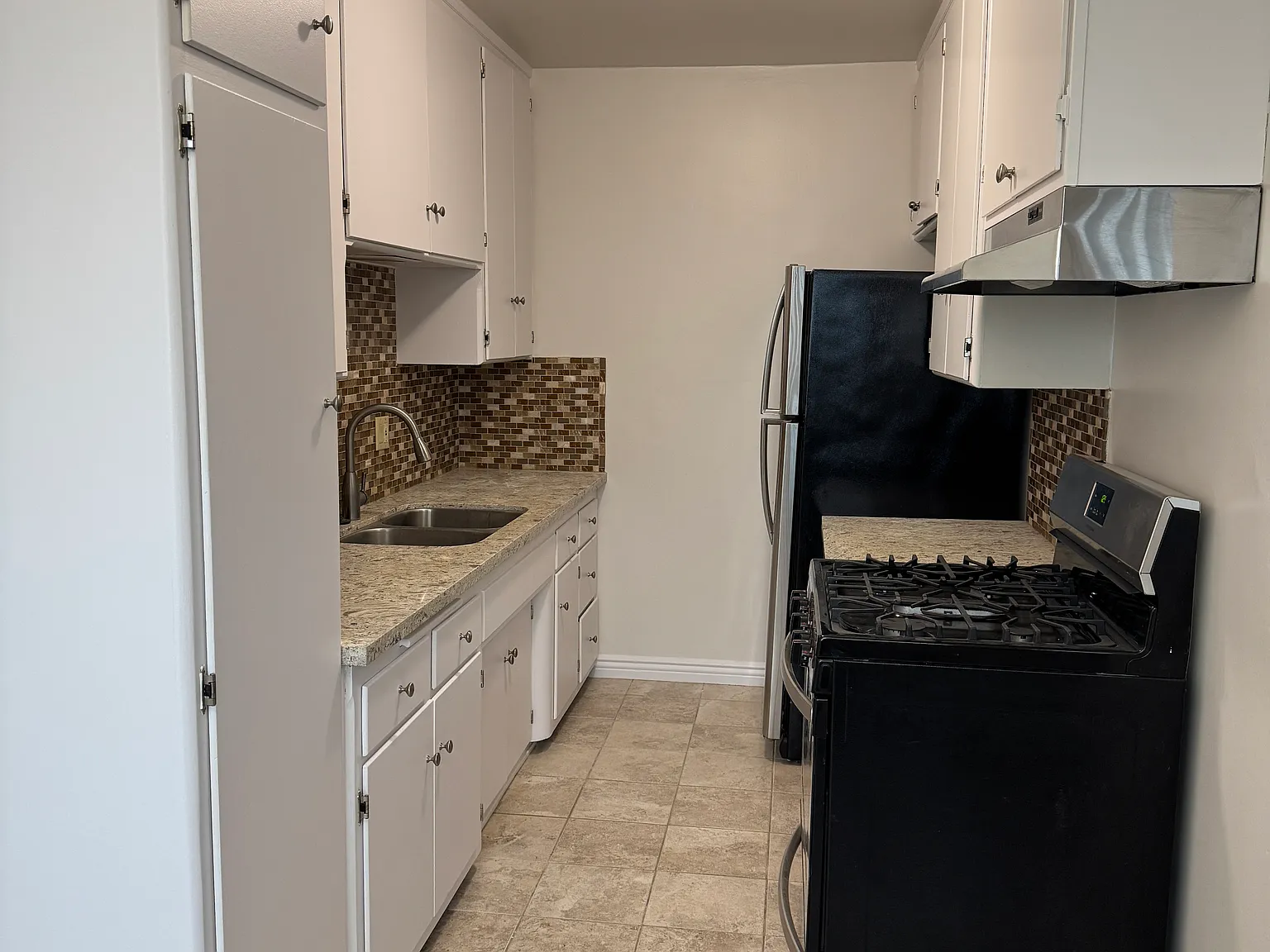 2 bed, 700 sqft, $2,595 — Photo 3