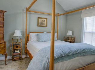 142 Neal St APT 2, Portland, ME 04102