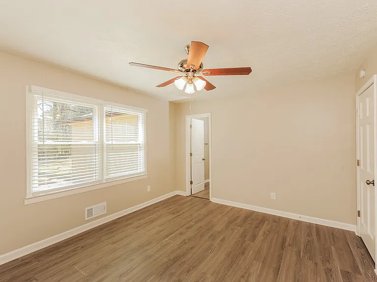 3325 Shady Cove Rd — Photo 11