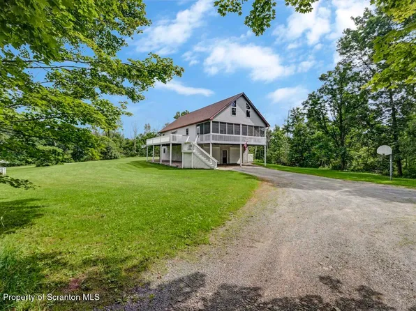 38 Stone Ln, Scott Township, PA 18447