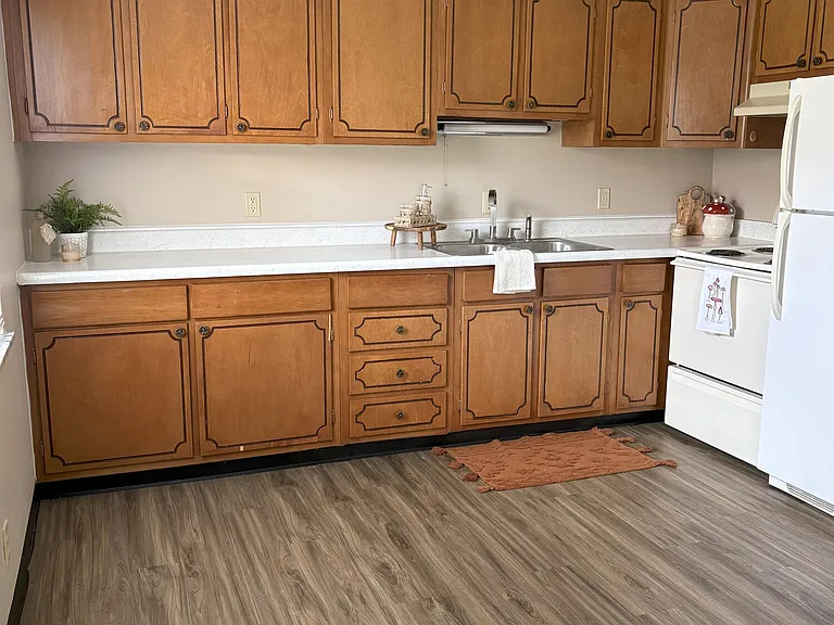 Charleston Square Apartments — Photo 15