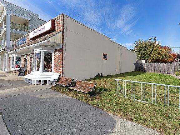 4th image of 161 Lincoln Ave