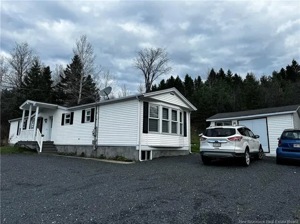235 Iroquois, Edmundston, NB E7C 1X7
