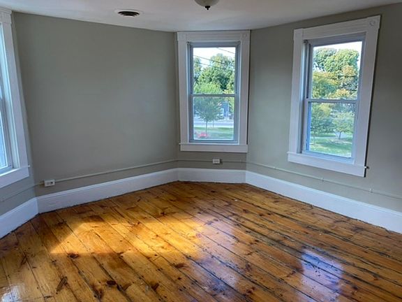 2nd image of 185-187 Newbury St #187-03