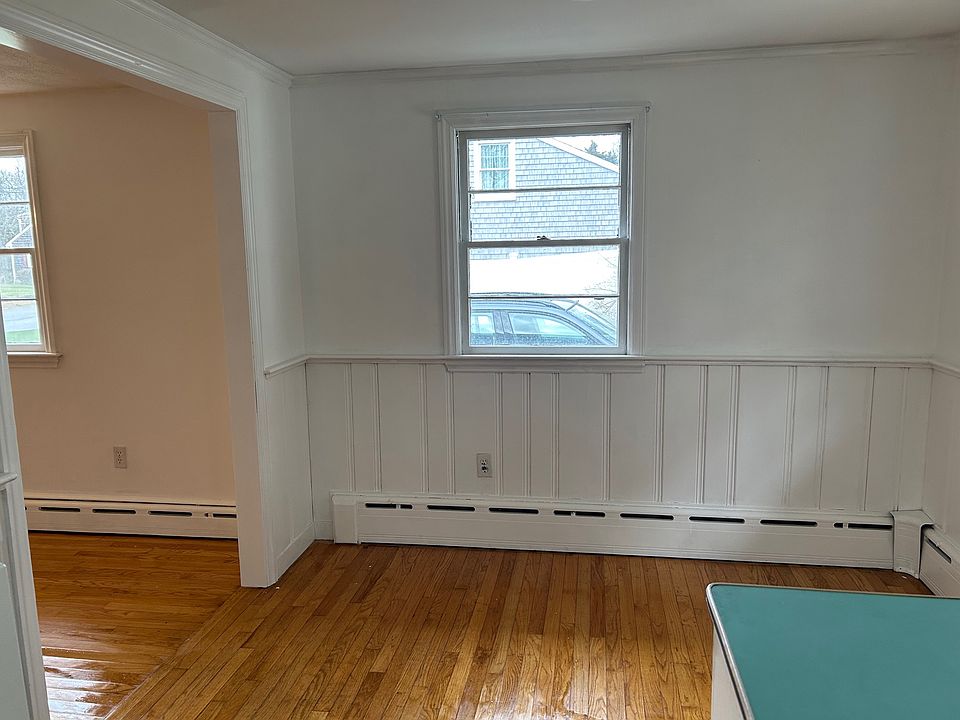 1st image of 28 Sunrise Ave