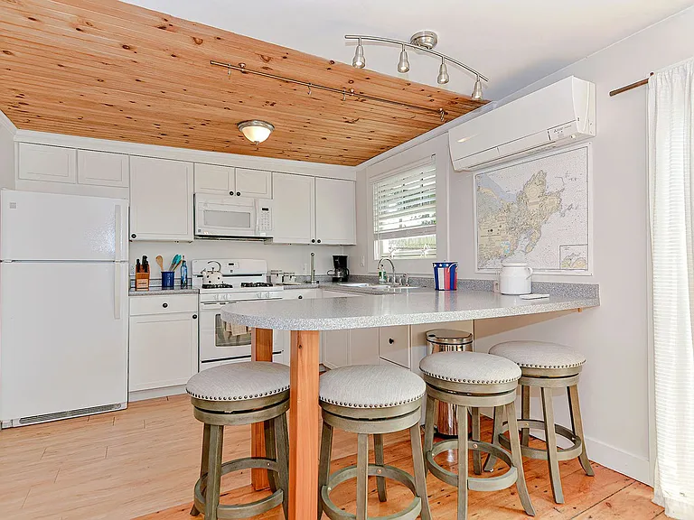 58 Eastern Point Rd — Photo 10