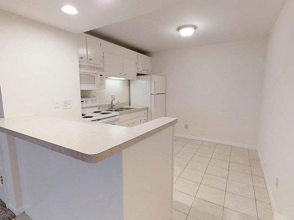 1st image of 756 W Kilgore Rd APT 301