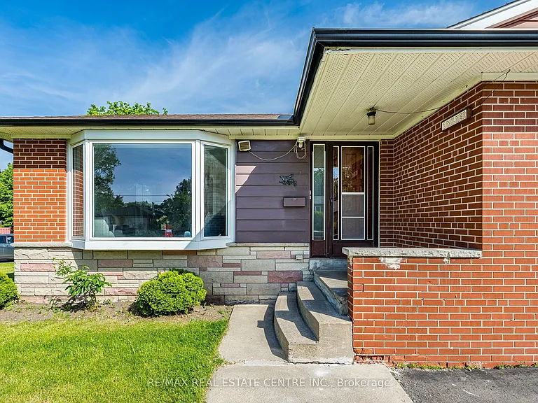 2 Milner Rd #MAIN FLOOR — Photo 6