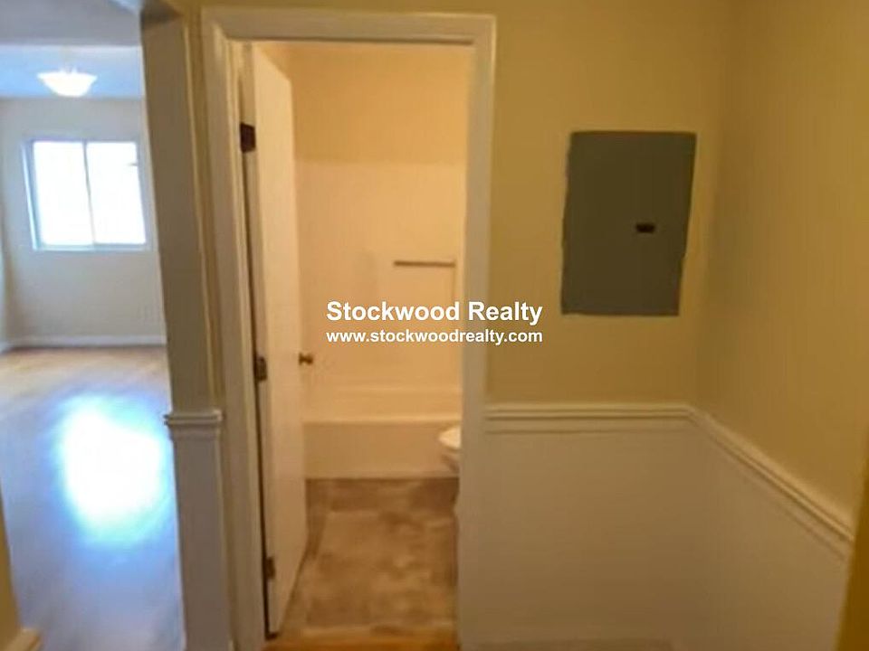 1st image of 385 Dorchester Ave