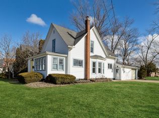 411 Oak St, Three Oaks, MI 49128