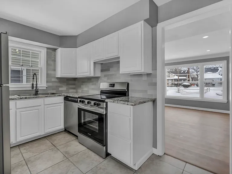 4168 Eastway Rd — Photo 7