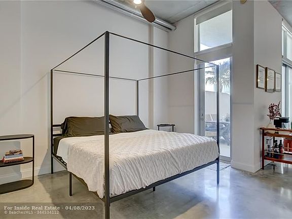 5th image of 2100 Van Buren St APT 208