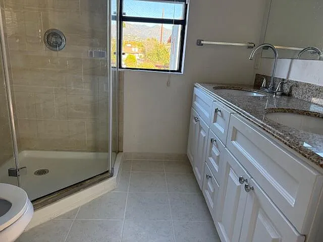 811 Bath St #B — Photo 5