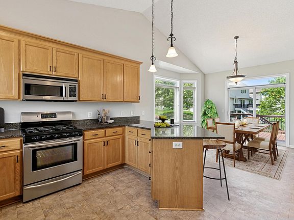 5th image of 19281 Dunbury Ave