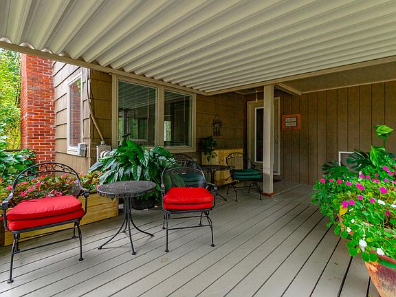 3rd image of 364 John Thompson Rd