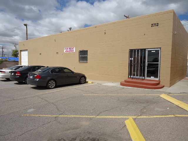 1st image of 2711 E Missouri Ave