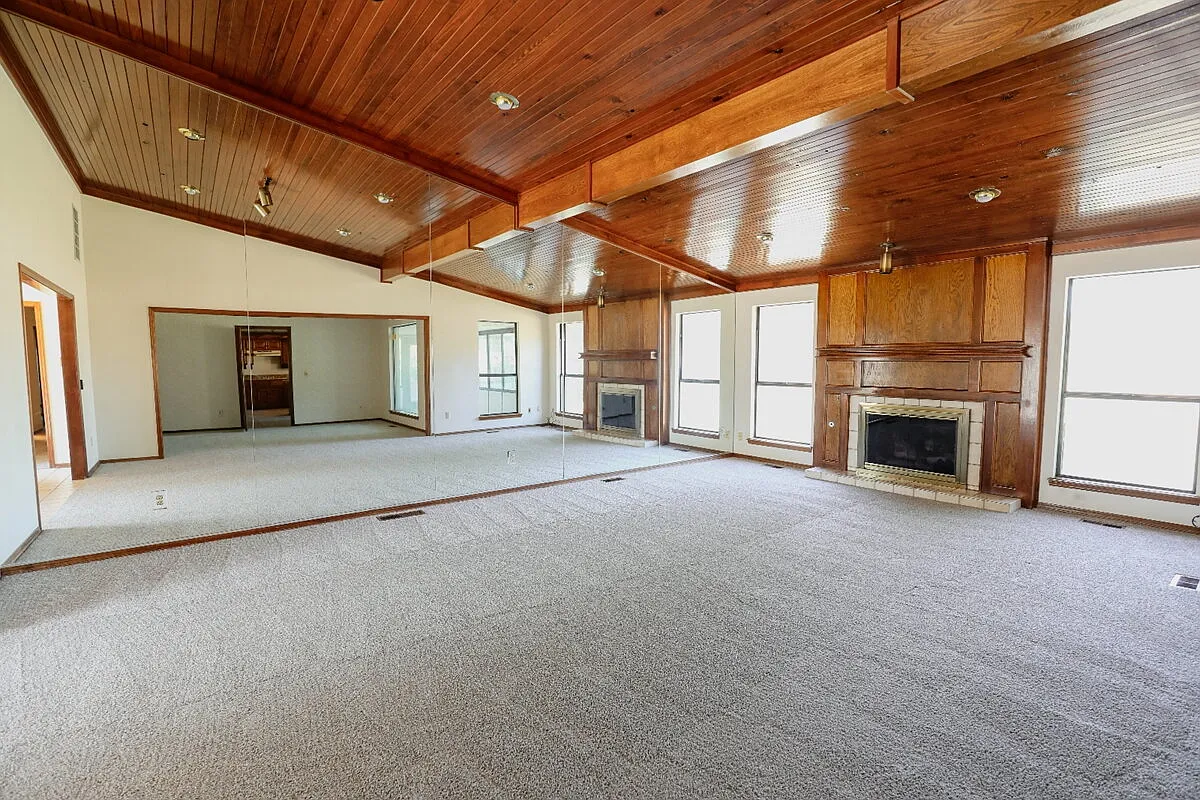 3 bed, 2.0 bath, 2054 sqft, $2,100 — Photo 4