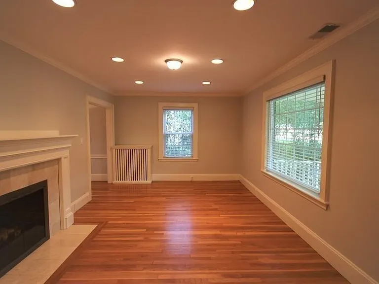 30 Farmcrest Ave — Photo 2