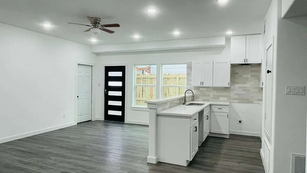 3 bed, 2.5 bath, 1300 sqft, $1,750 — Photo 4