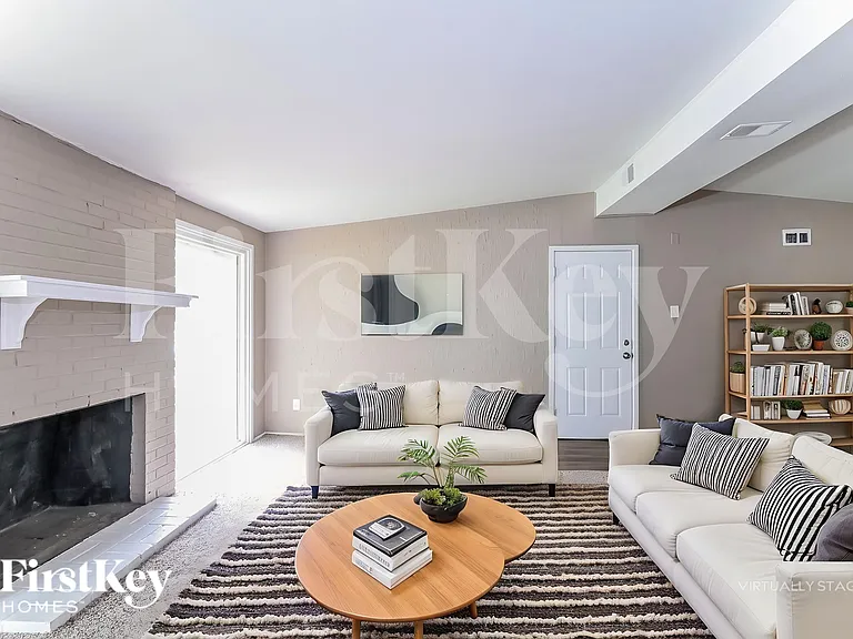 805 Robinwood Dr — Photo 4