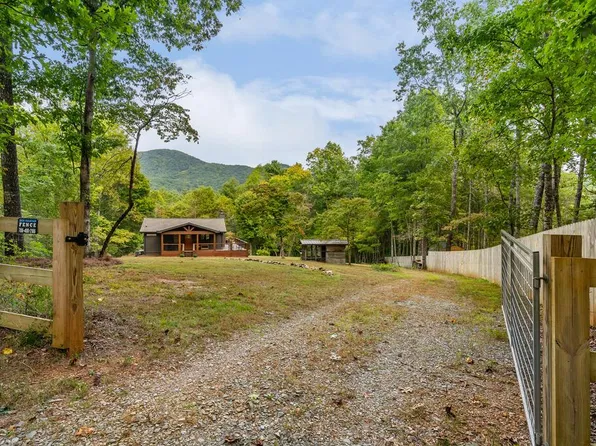887 Whitecliff Dr, Ellijay, GA 30540