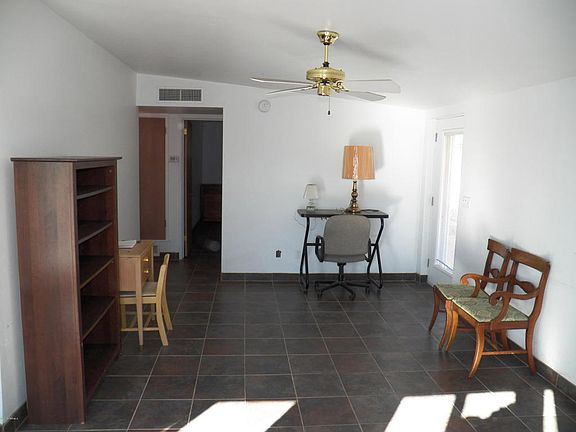 3rd image of 5637 E Bellevue St