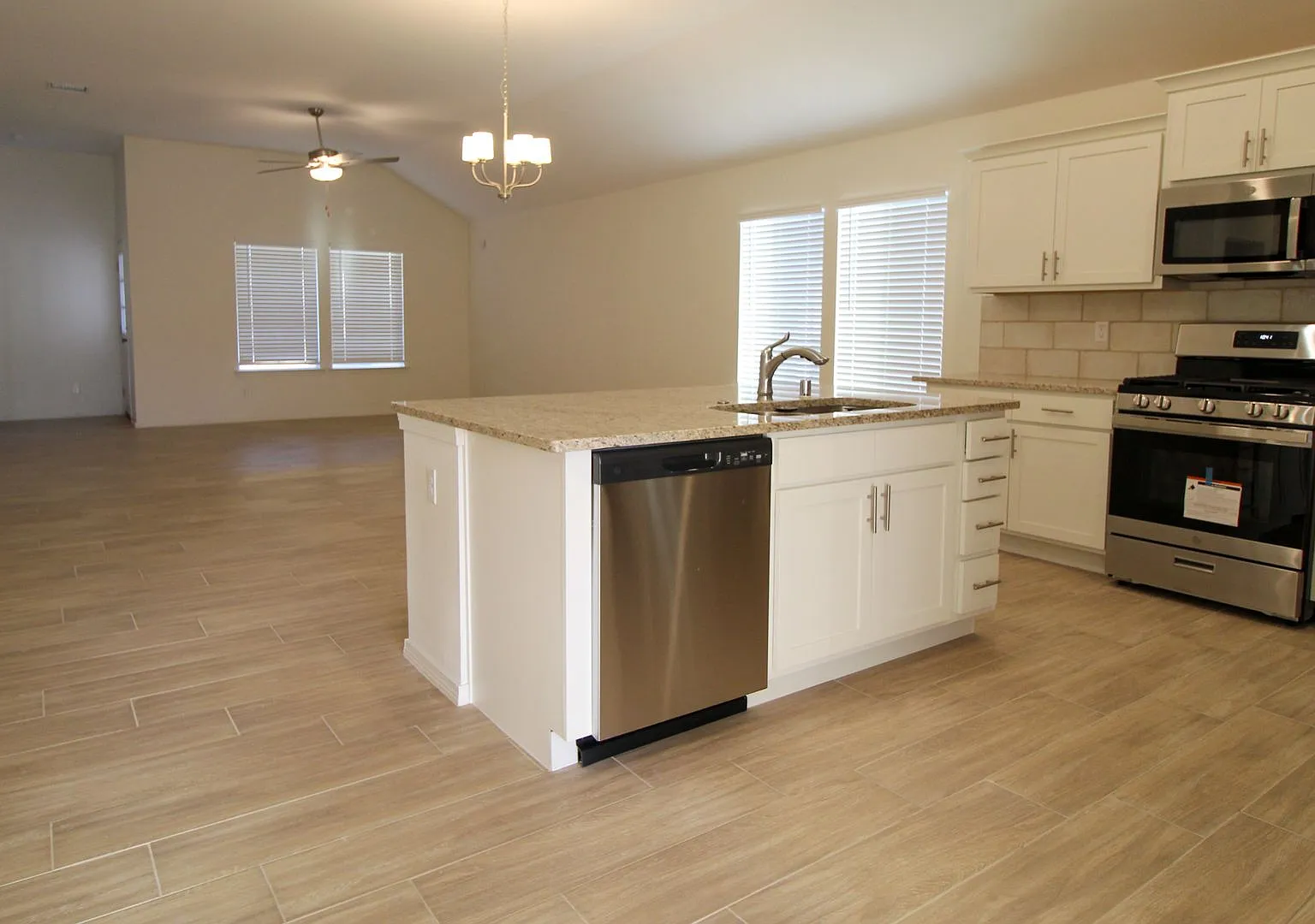 1208 Golden Summer Pl Brand-New 4-Bedroom Home — Photo 3