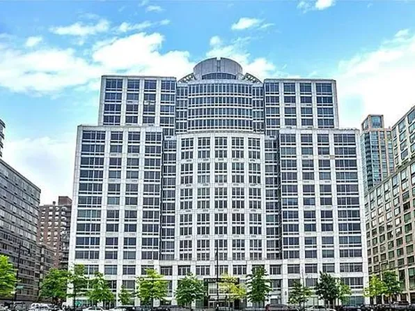 120 Riverside Boulevard image 20 of 21