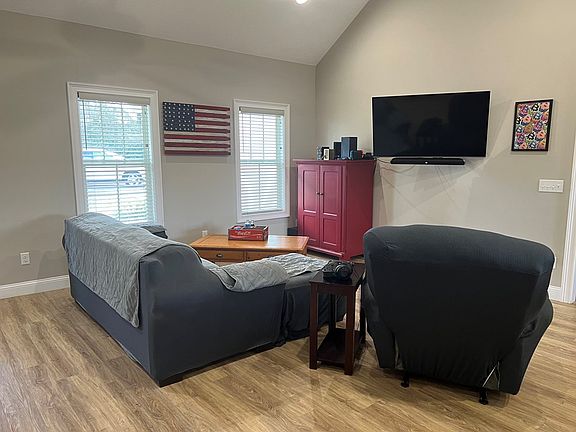3rd image of 20 Carmel Dr