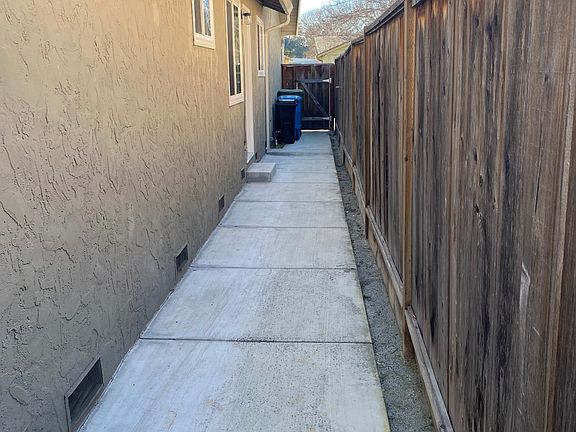 4th image of 1575 Stardust Ct