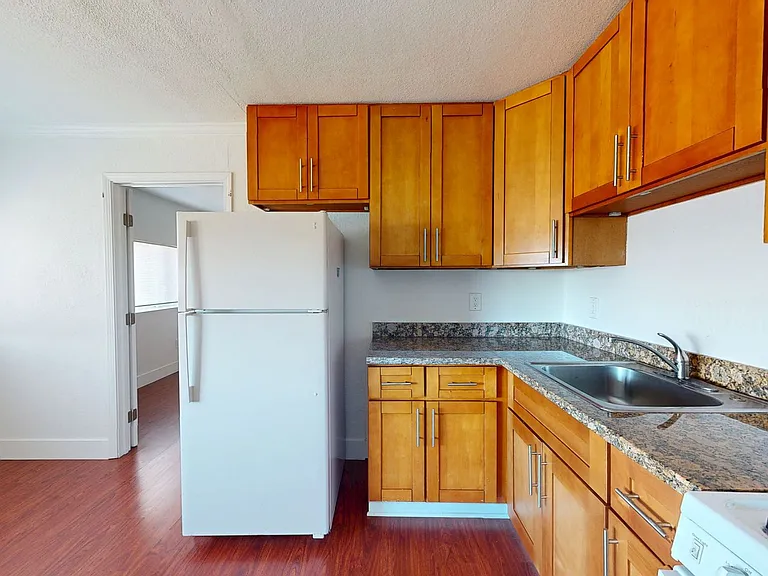 1810 E 25th Street — Photo 27