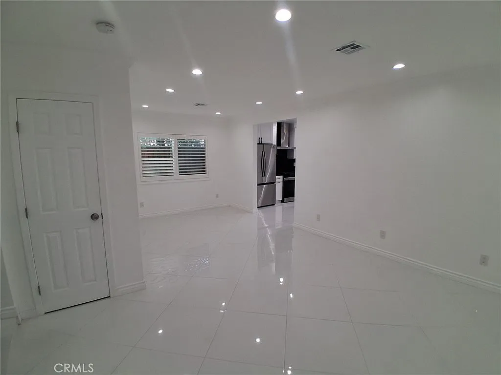 2 bed, 1300 sqft, $2,949 — Photo 2