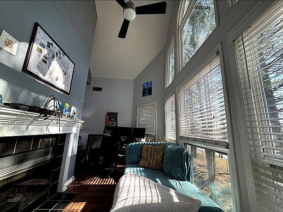 4th image of 617 Mc Gill Park Ave NE