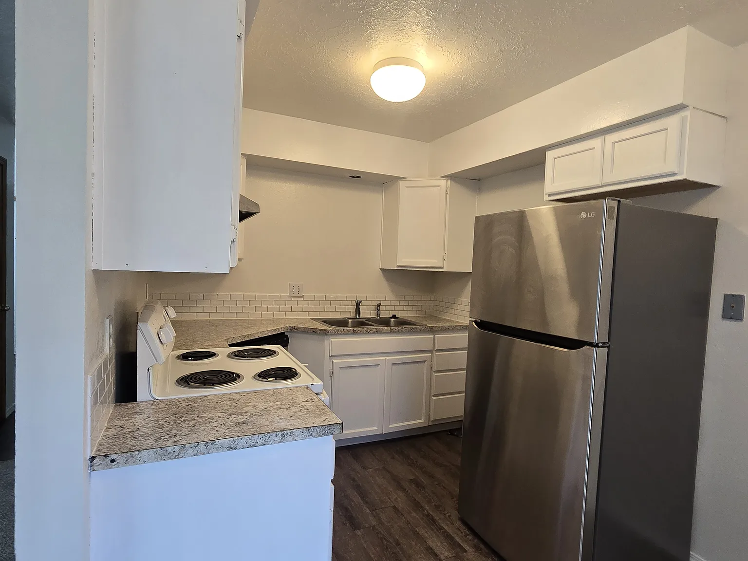 3 bed, 1216 sqft, $1,998 — Photo 4