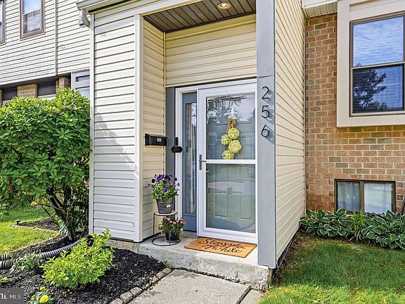 3rd image of 256 Birch Dr