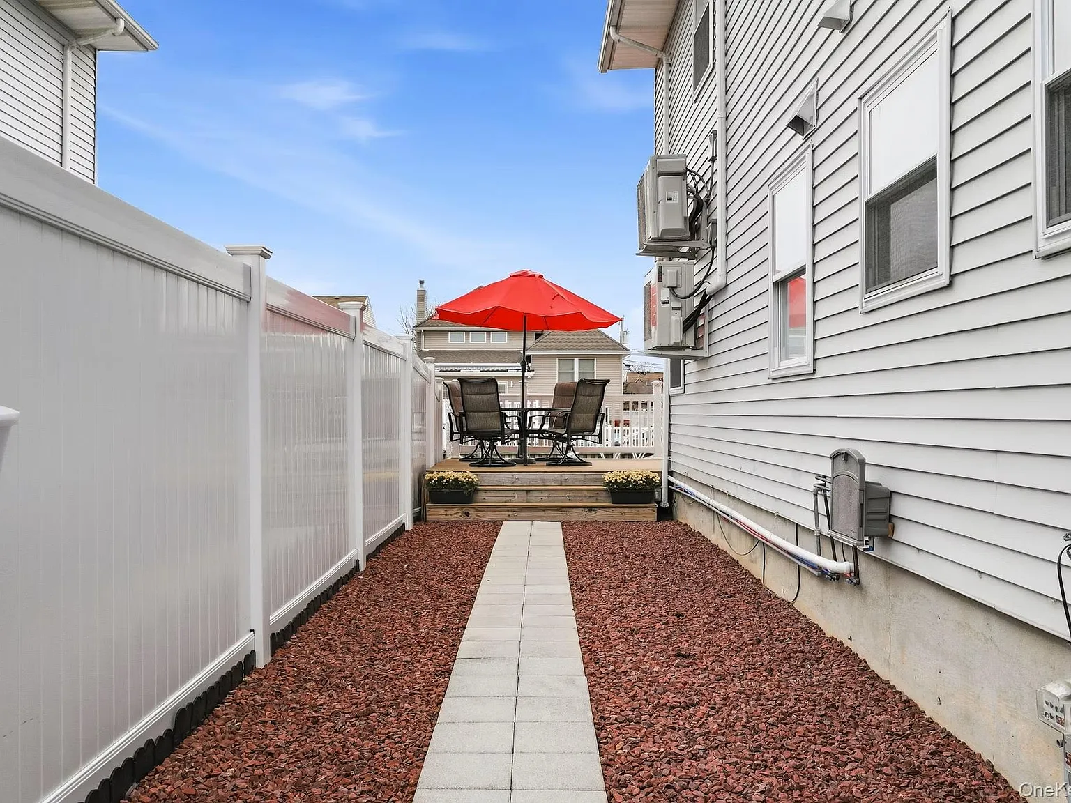 3 bed, 2.0 bath, 2272 sqft, $4,500 — Photo 4