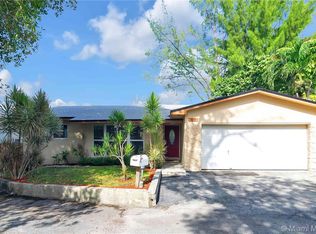 313 Avocado Ln, Hallandale Beach, FL 33009