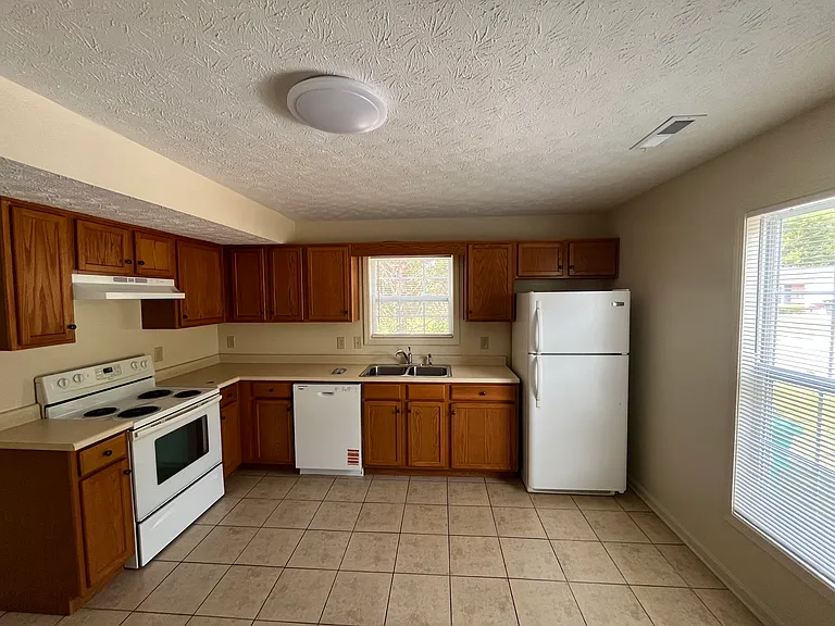 7002-7012 Autumn Dr — Photo 5