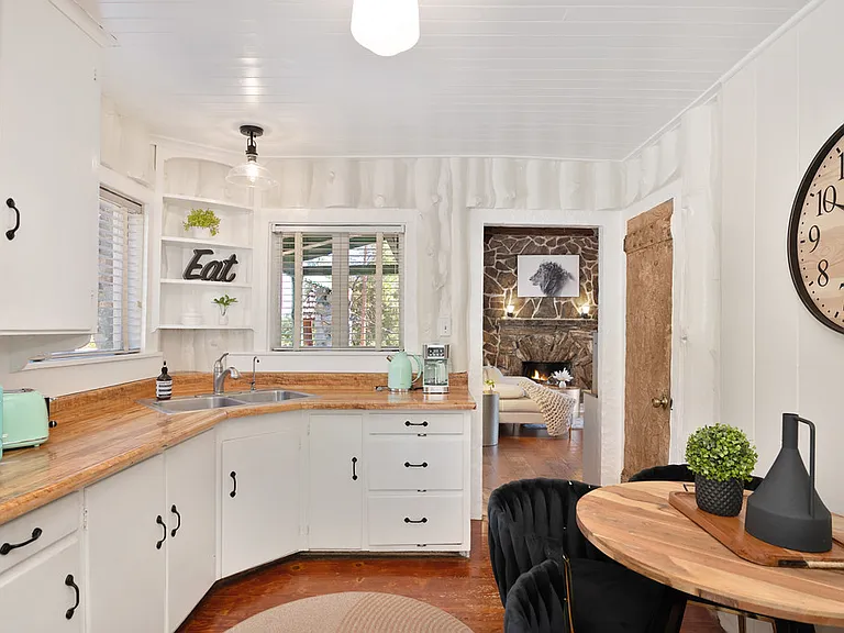 775 Lester Ln — Photo 16