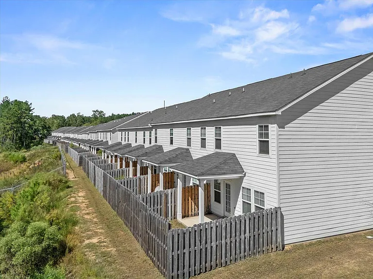 1071 Linsmore Ave — Photo 33