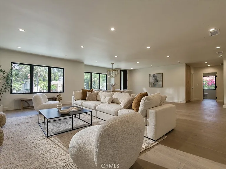 4819 Genesta — Photo 7